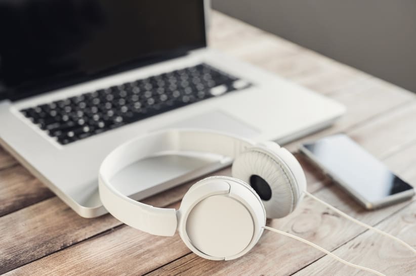 laptop-headphones-audio